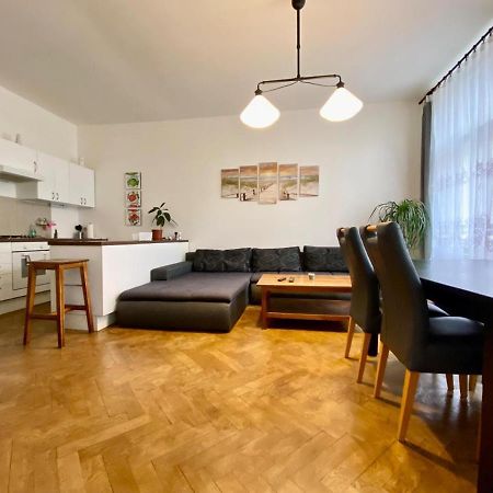 Spacious Cozy Apartments In Centre Прага Екстериор снимка