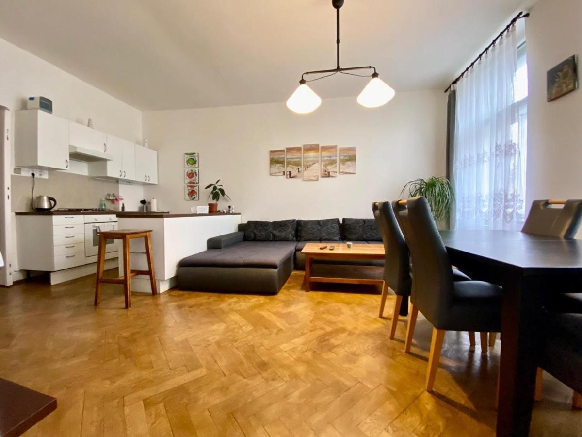 Spacious Cozy Apartments In Centre Прага Екстериор снимка