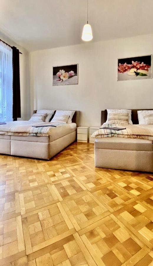 Spacious Cozy Apartments In Centre Прага Екстериор снимка