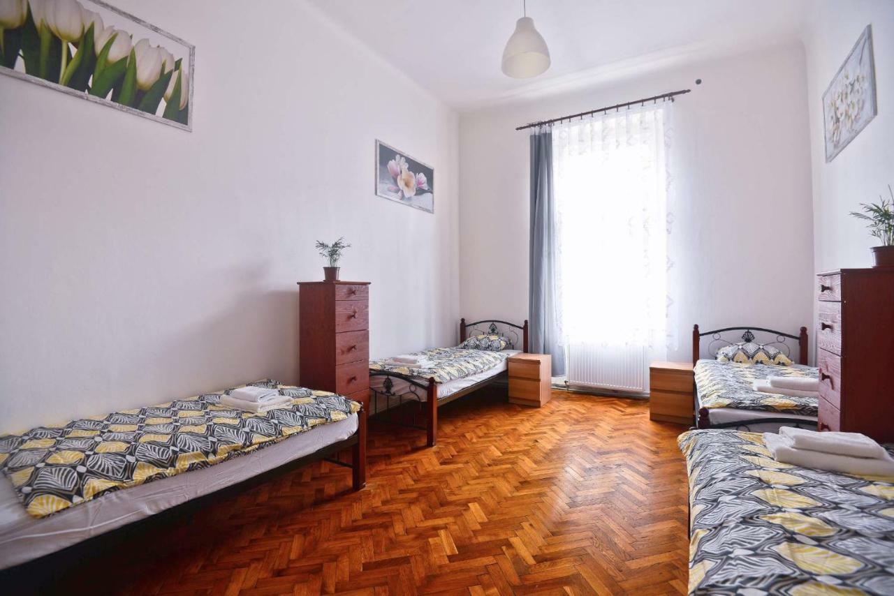 Spacious Cozy Apartments In Centre Прага Екстериор снимка